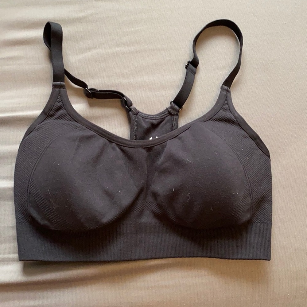 black sports bra